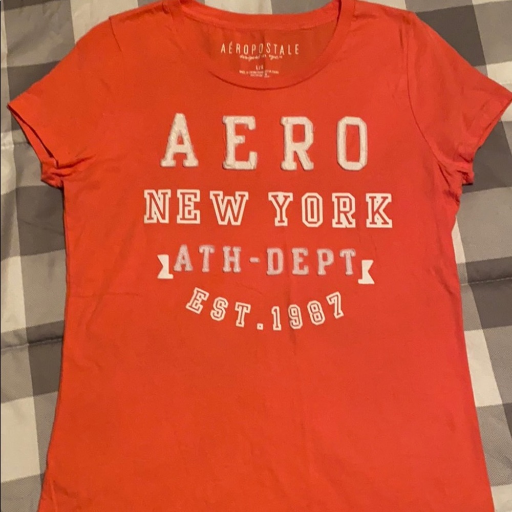 Aeropostale tee in peach and white